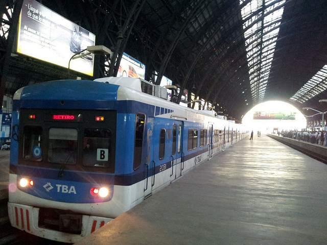 Ferrocarril en la estación Retiro de la línea Mitre, Buenos Aires.