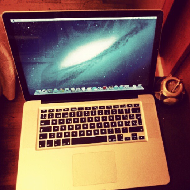 MacBookPro y un mate en mi casa. Trabajo