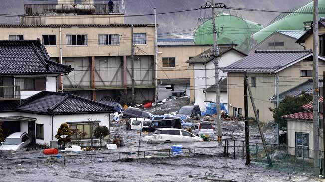 Imagen capturada del video del tsunami en Kesennuma, Japón.