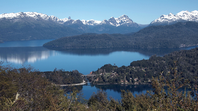 Lago Nahuel Huapi, río y lago Correntoso, desde el mirador Belvedere, Neuquén