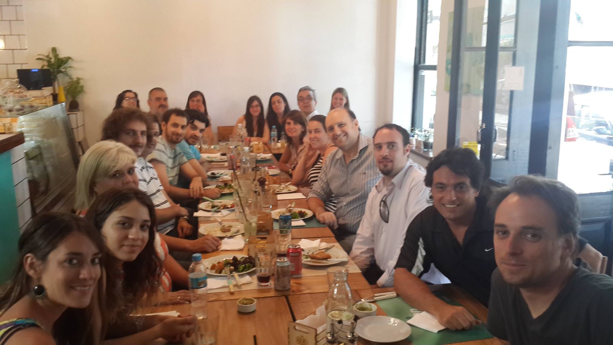 Con mis compañeros de iProfesional: Guadalupe Piñeiro, Marilina Grandinetti, Juan Manuel Barca, Mariano Jaimovich, Gonzalo Chicote, Patricio Eleisegui, Lucila Lopardo, María José Horodko, Florencia Gagliardi, Paula Krizanovic, Ruben Ramallo, Dolores Philip, Cecilia Novoa, Francisca Valsecchi, Fernando Gutiérrez, Norberto Zocco y Juan Diego Wasilewsky. Diciembre, Buenos Aires.