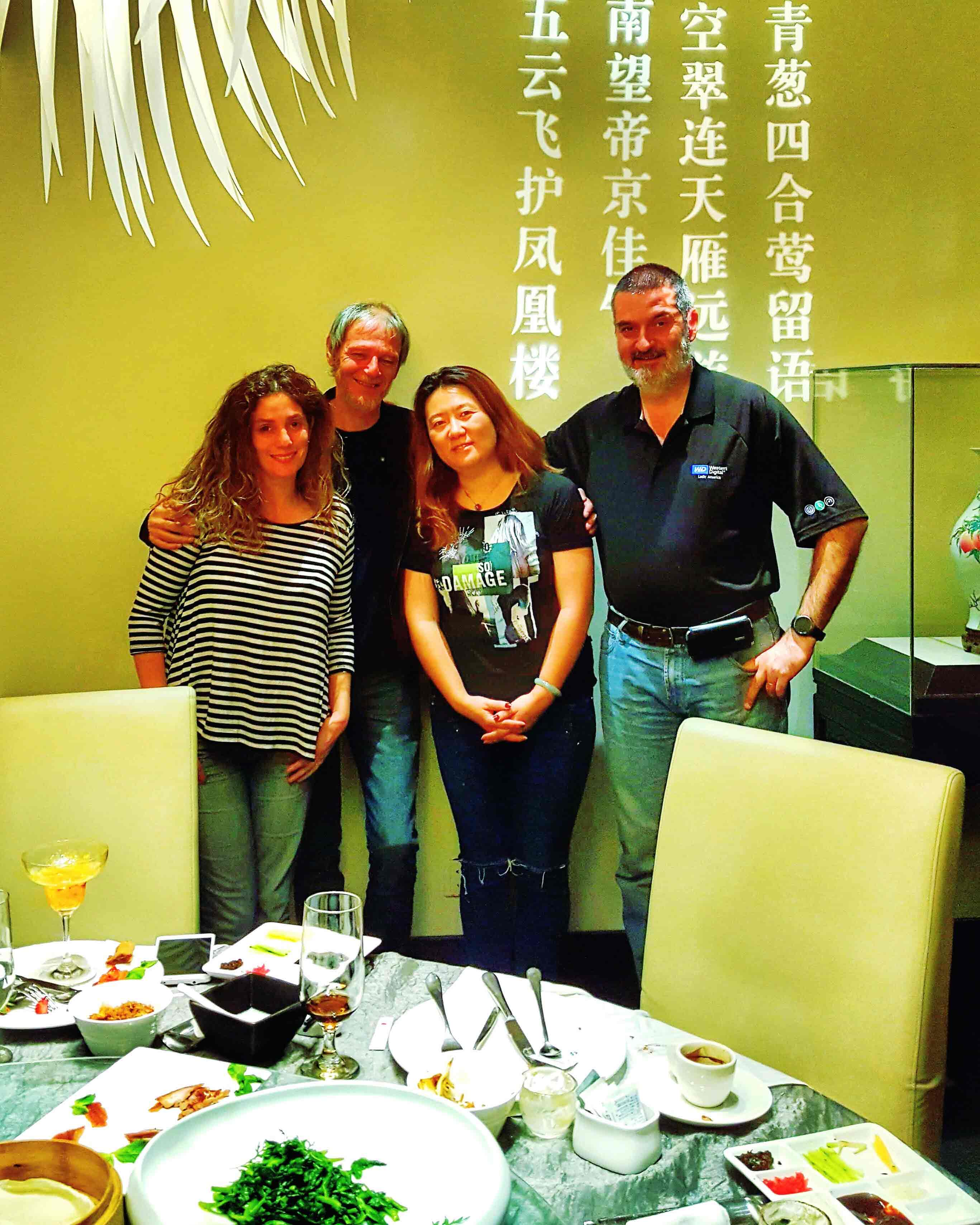 Con Debora Slotnisky, Damián Kantor y Ana Deng. Beijing, China, abril.