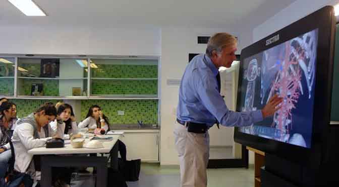 La UCA incorpora la primera mesa virtual de anatomía de Buenos Aires