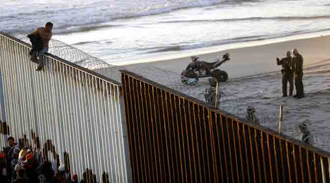 Tan cerca y tan lejos: la llegada de la caravana de migrantes a Tijuana