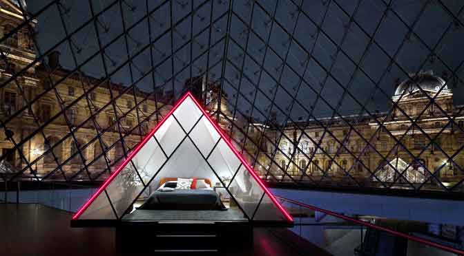 ¿Quieres pasar una noche en el museo del Louvre de París?