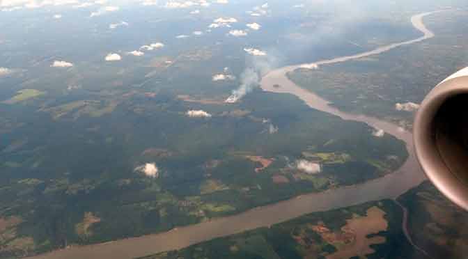 El río Paraná en Misiones y Paraguay, desde un Boeing 737-800