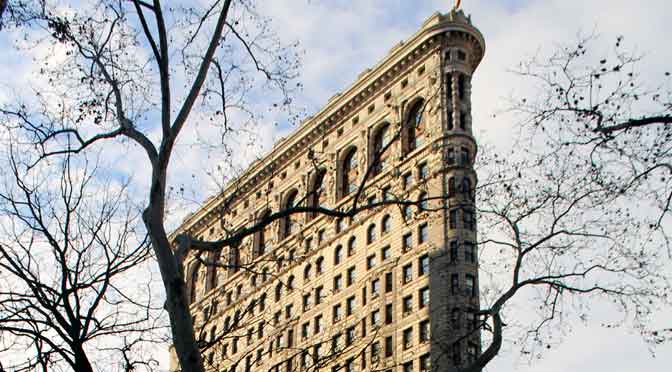 El edificio Flatiron de New York a fines de otoño
