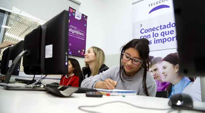 Telecom inició los cursos Chicas digit@lers