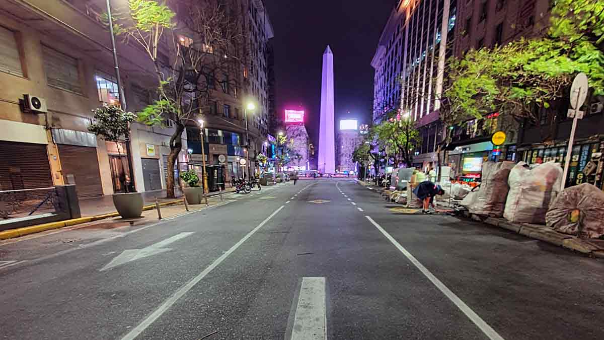 Diagonal Norte al 900, uno de los mejores sitios para fotografiar el Obelisco de Buenos Aires