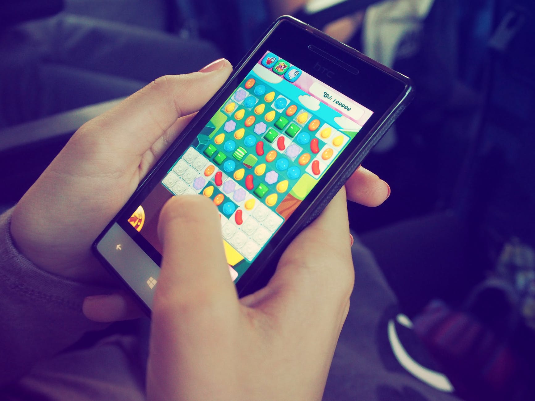 Jugadores móviles pasan más de 4 horas al día en su celular