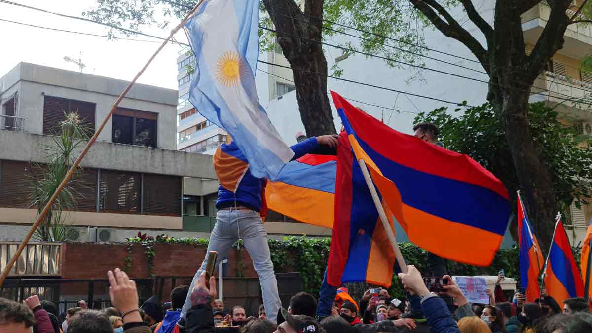 Guerra entre Armenia y Azerbaiyán: actos en Buenos Aires por paz
