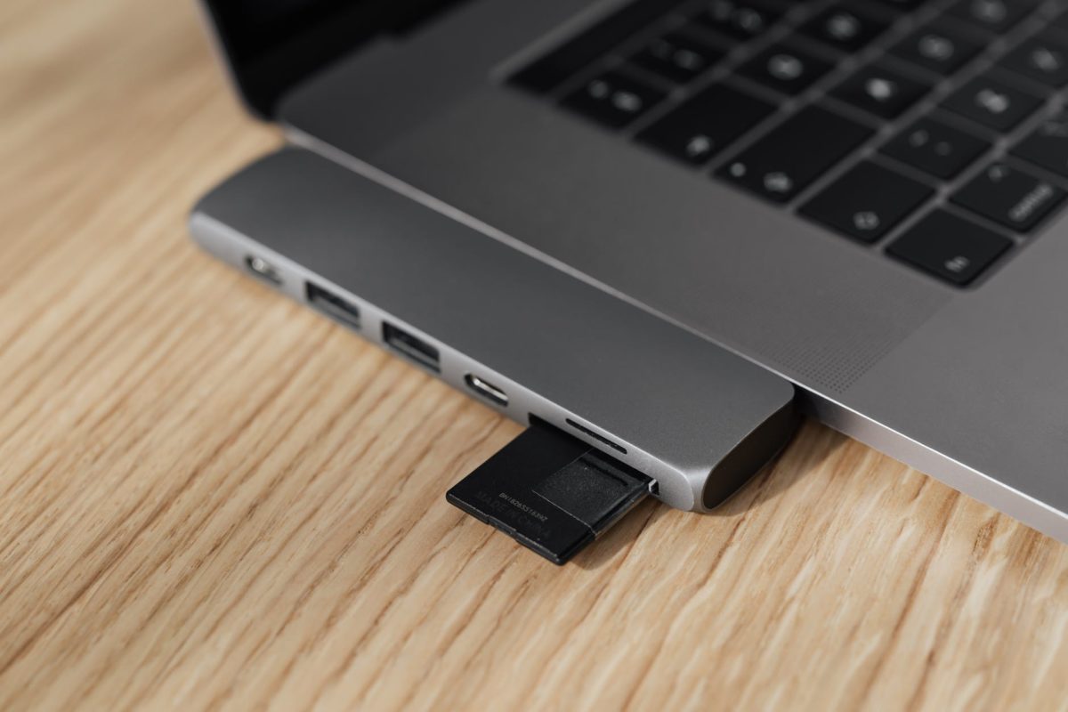 laptop with usb multiplier and memory card