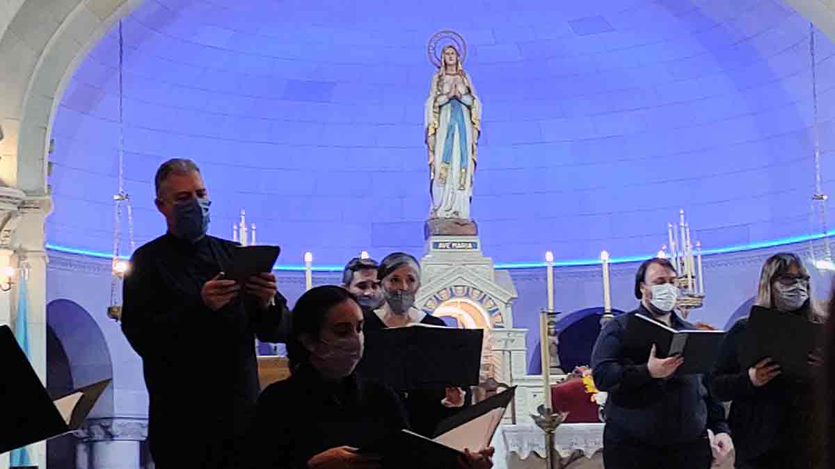 Lourdes, un coro y un doble reencuentro