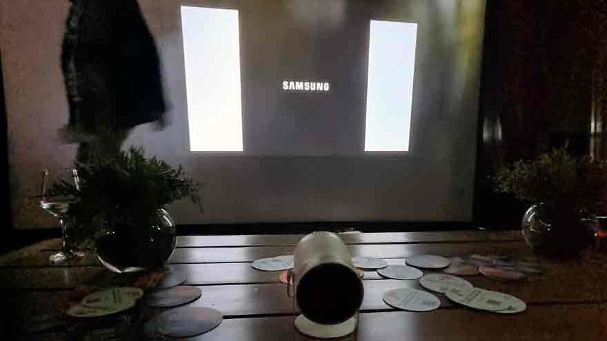 Samsung The Freestyle: un proyector que lleva la experiencia del cine donde vayas