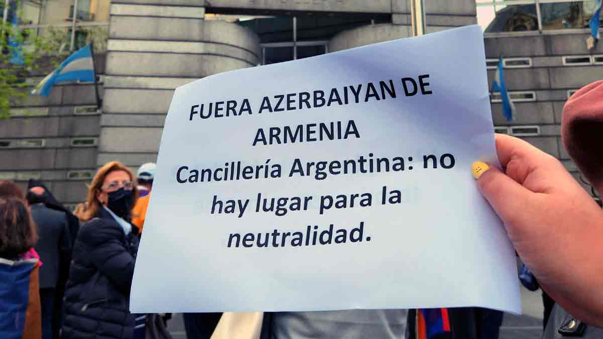 Acto de la comunidad armenia en Buenos Aires ante ataques de Azerbaiyán