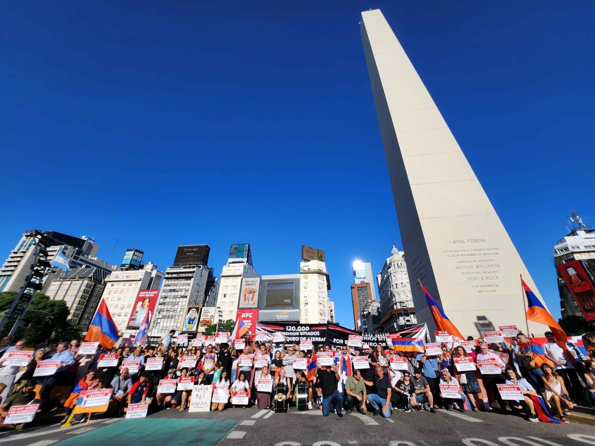 Acto de la comunidad armenia en Buenos Aires contra el bloqueo de Azerbaiyán sobre Artsaj