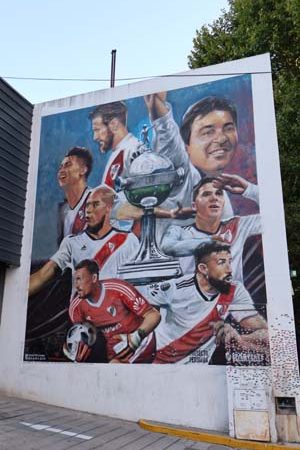 Mural frente al estadio Monumental River Plate Canon EOS R10