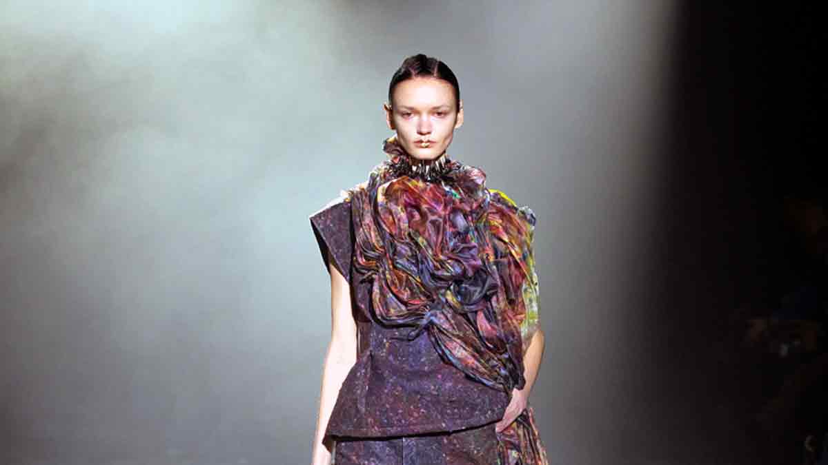 Yuima Nakazato y Epson muestran un futuro sostenible de la moda con prendas usadas