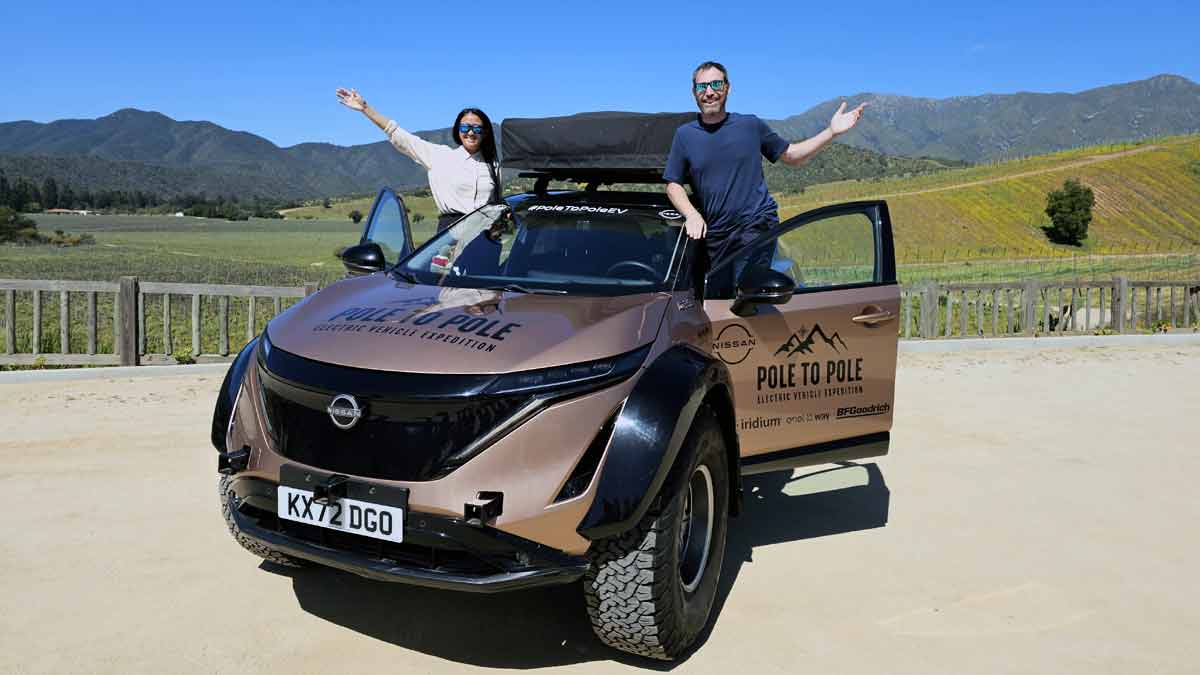 Automóvil eléctrico Nissan Ariya Pole to pole Chris y Julie Ramsey