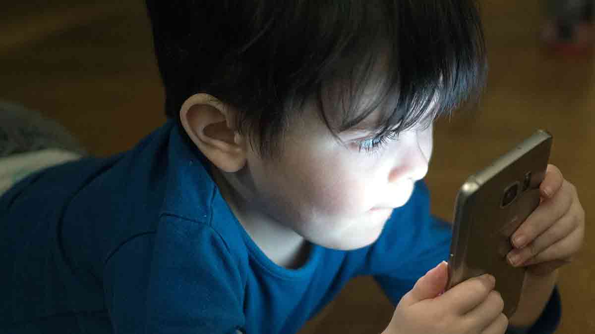 Celular: 5 consejos para configurar el primer teléfono móvil de tu hijo