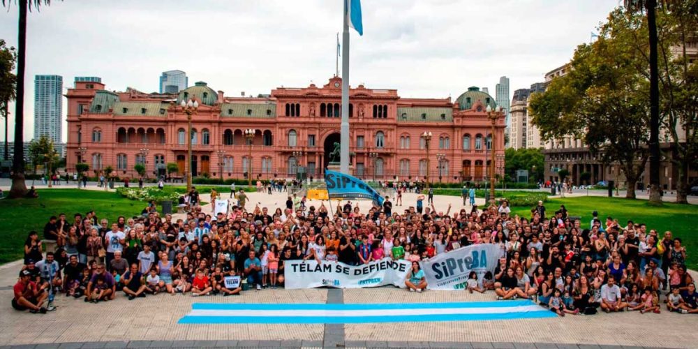 Trabajadores agencia Télam en Plaza de Mayo