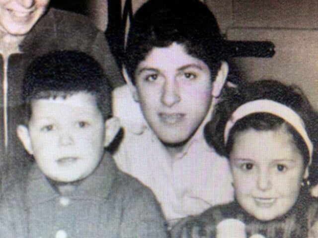 De izquierda a derecha: Jorge Rivero, Ubaldo Matildo Fillol y una tía de Franco.