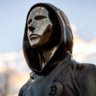 Satoshi Nakamoto monumento Hungría