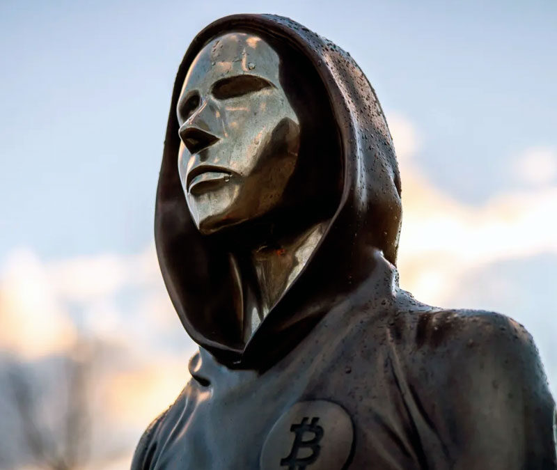 Satoshi Nakamoto monumento Hungría