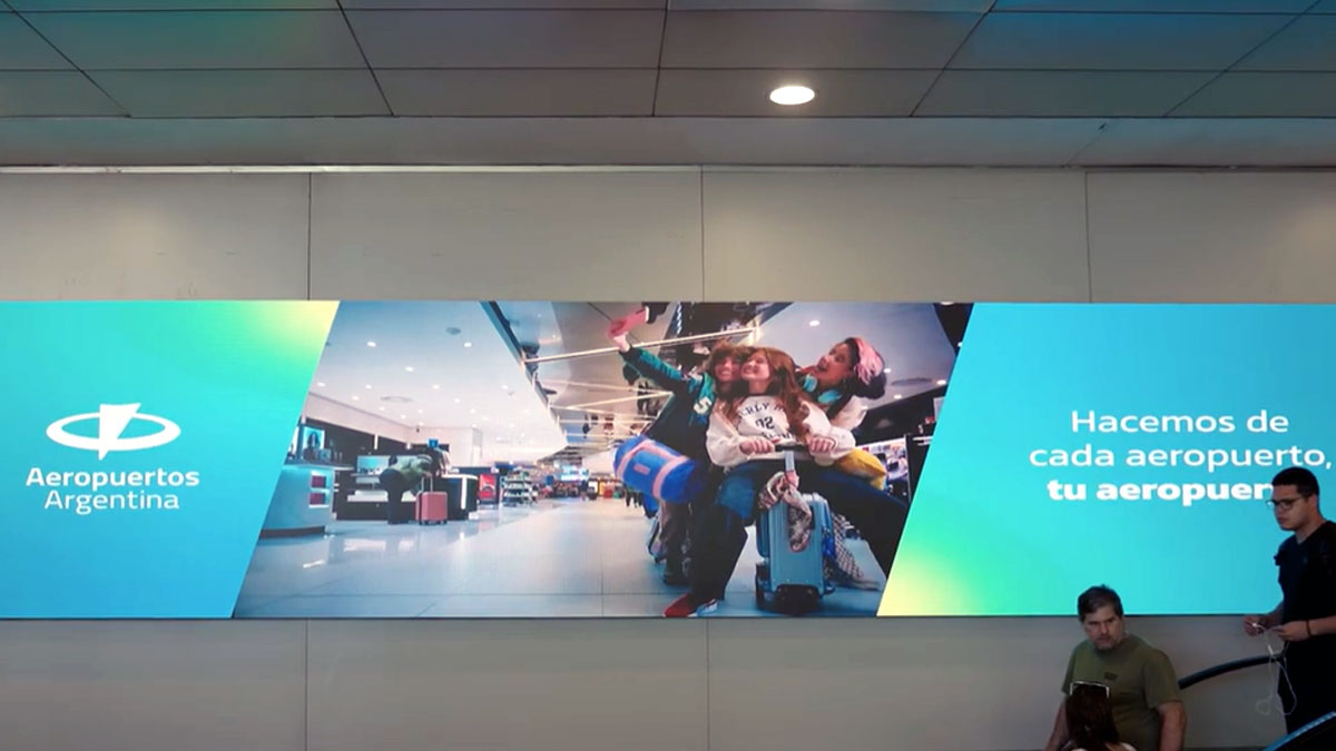 Renuevan la tecnología de pantallas en los principales aeropuertos argentinos