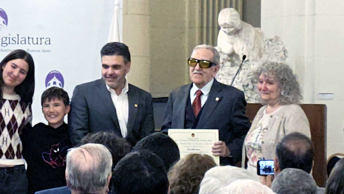 La Legislatura porteña distingue a Carlos Tomassino por su aporte a la educación informática