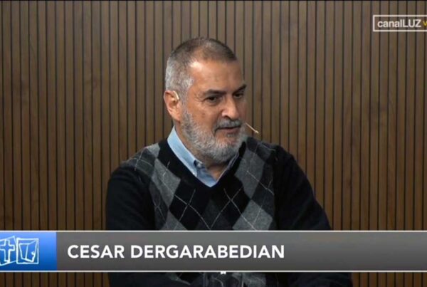 César Dergarabedian en La Puerta Abierta TV 2026 periodismo