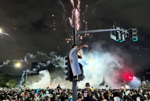 Celebración Argentina Inglaterra en Olivos Mundial 2026