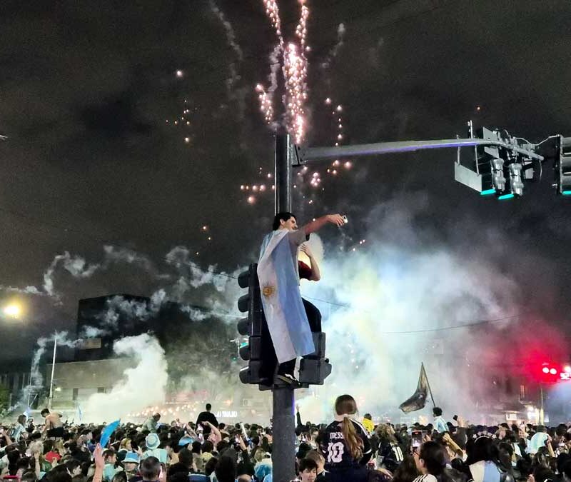 Celebración Argentina Inglaterra en Olivos Mundial 2026
