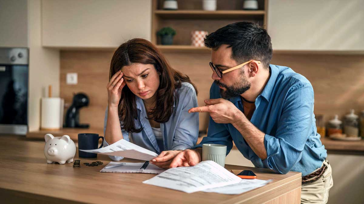 Qué es la infidelidad financiera y cómo daña a la pareja