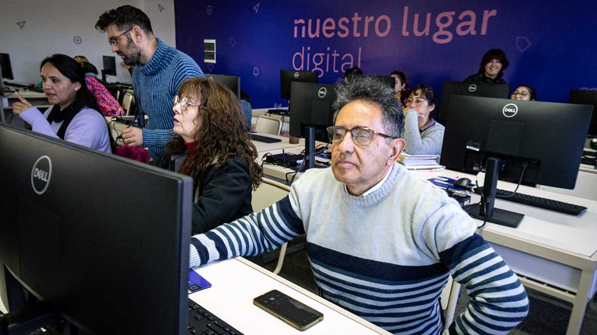 Personal lanza talleres gratuitos de IA para docentes